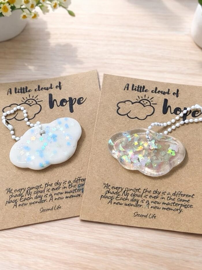 พวงกุญแจเรซิ่นก้อนเมฆ A little cloud of hope แฮนด์เมด ขนาดประมาณ 5 cm มี 2 แบบให้เลือก ของขวัญ พวงกุญแจ