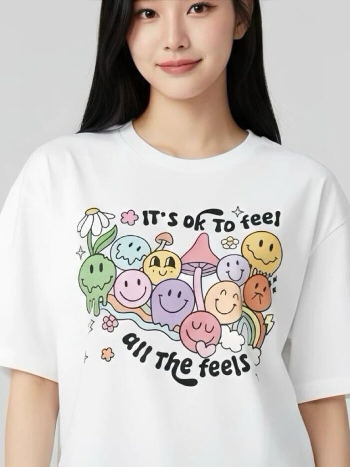 เสื้อยืดสกรีนลายอิโมจิอารมณ์ It's okay to feel all the feels ขาวดำ คอกลม มีไซส์ s-3xl